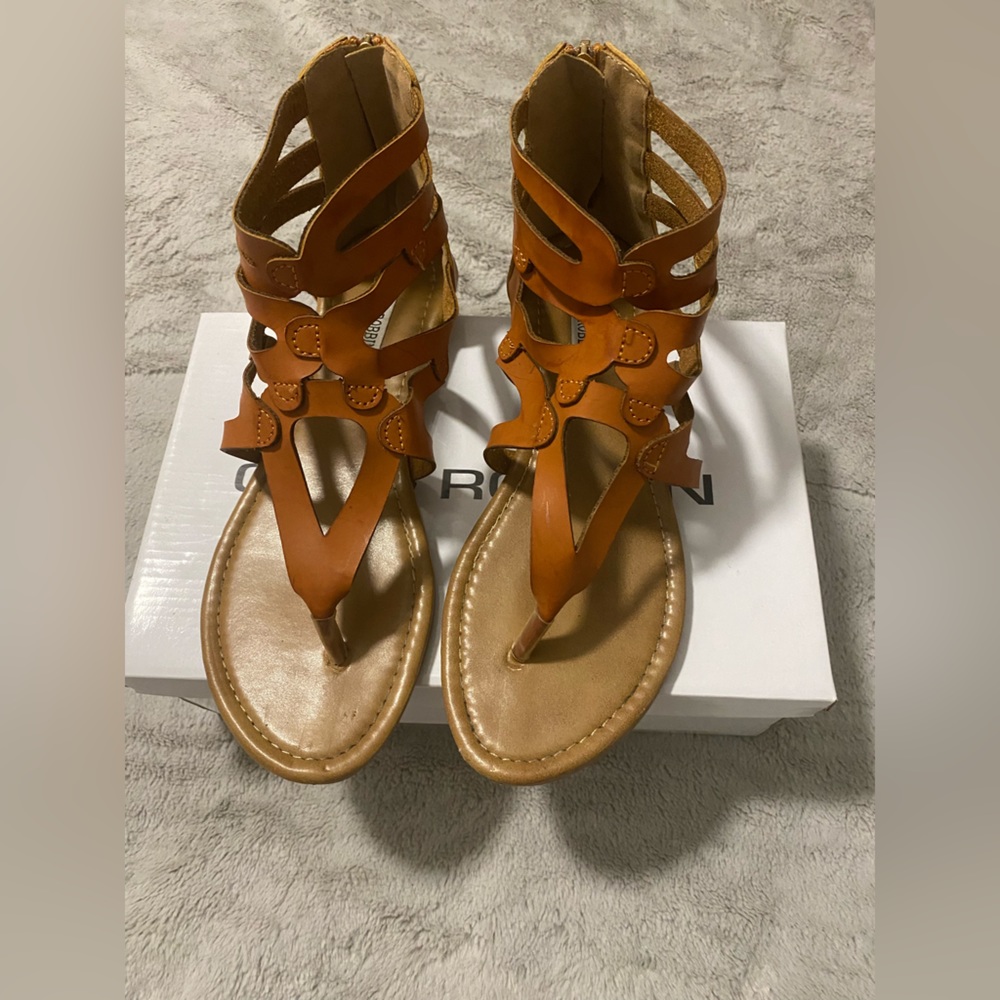 Sandal Cape Robbin sz 8